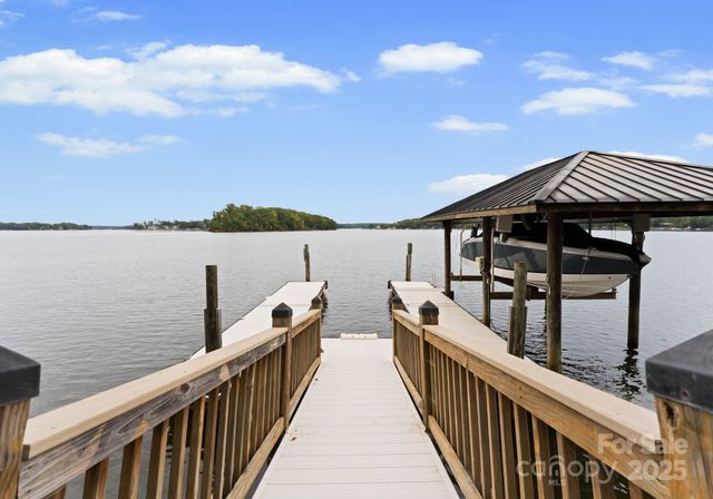 115 Emerald Point Lane, Mooresville, NC 28117