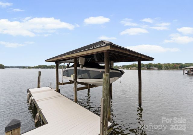 115 Emerald Point Lane, Mooresville, NC 28117