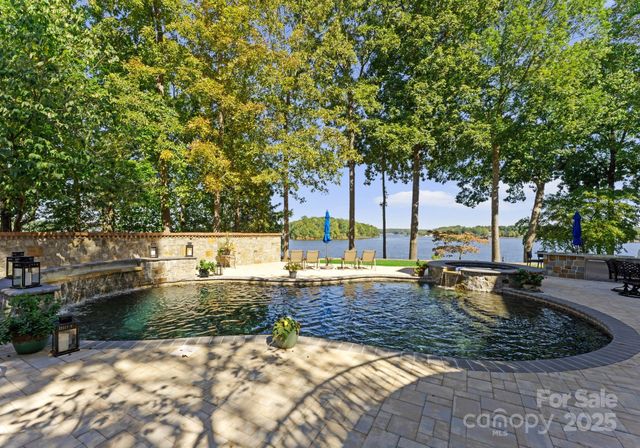 115 Emerald Point Lane, Mooresville, NC 28117