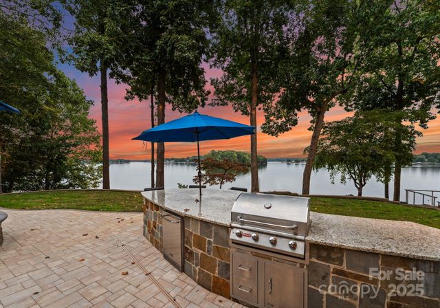 115 Emerald Point Lane, Mooresville, NC 28117