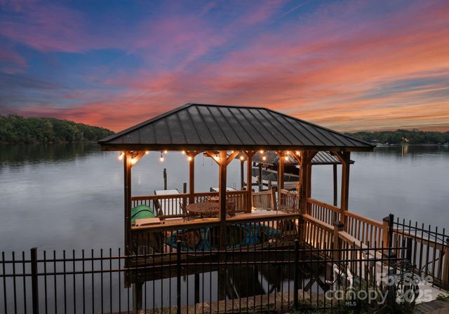 115 Emerald Point Lane, Mooresville, NC 28117