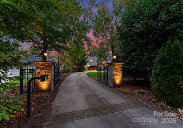 115 Emerald Point Lane, Mooresville, NC 28117