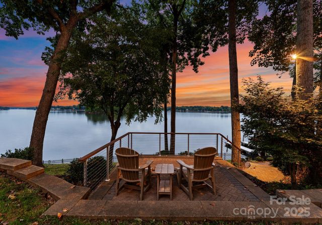 115 Emerald Point Lane, Mooresville, NC 28117