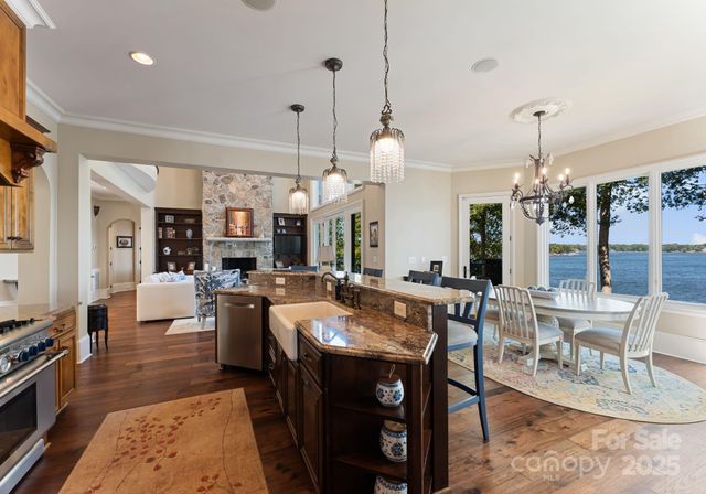 115 Emerald Point Lane, Mooresville, NC 28117