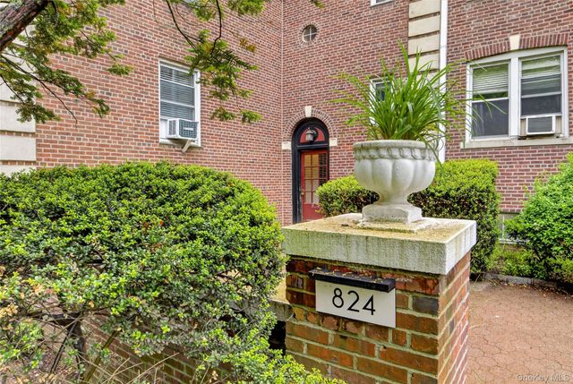 824 Palmer Road 1F, Bronxville, NY 10708