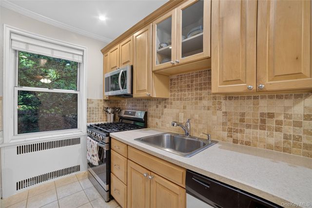 824 Palmer Road 1F, Bronxville, NY 10708