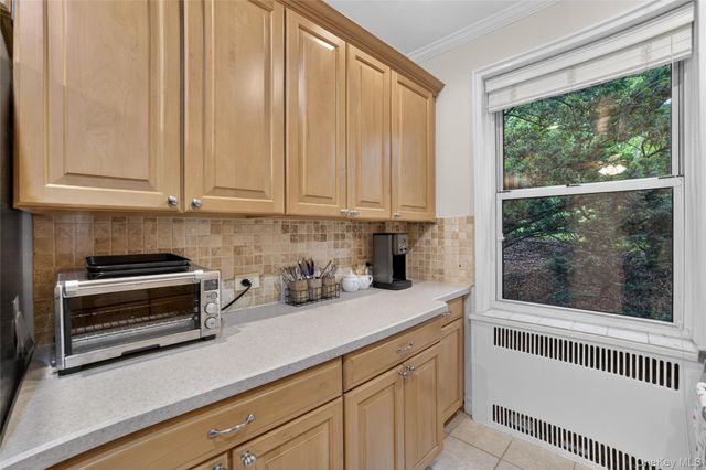 824 Palmer Road 1F, Bronxville, NY 10708
