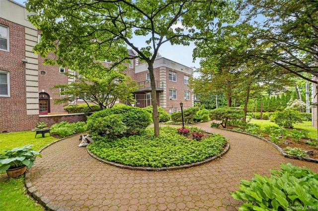 824 Palmer Road 1F, Bronxville, NY 10708