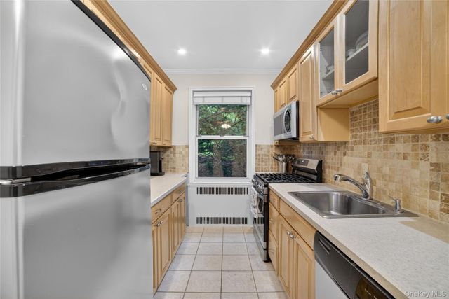 824 Palmer Road 1F, Bronxville, NY 10708