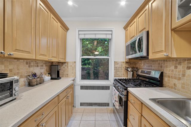 824 Palmer Road 1F, Bronxville, NY 10708