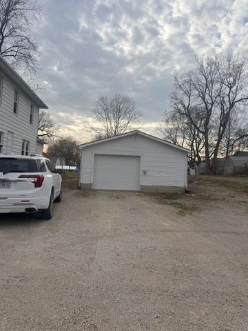 206 N 8th Street, Savannah, MO 64485