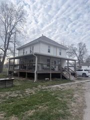 206 N 8th Street, Savannah, MO 64485