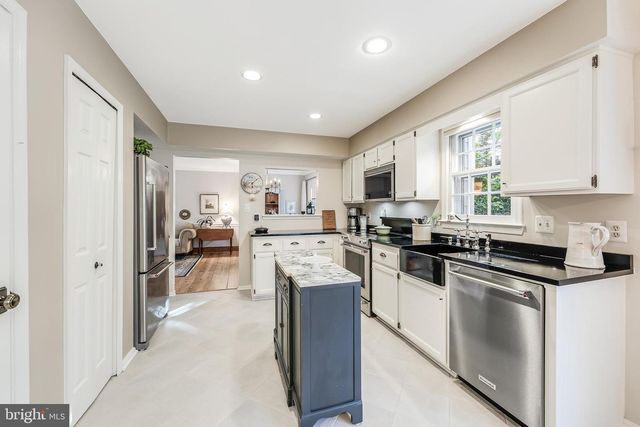 11686 STOCKBRIDGE LN, Reston, VA 20194
