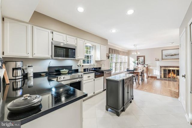 11686 STOCKBRIDGE LN, Reston, VA 20194