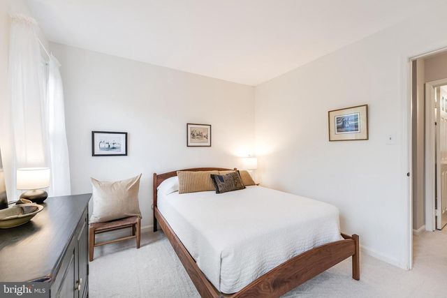 11686 STOCKBRIDGE LN, Reston, VA 20194