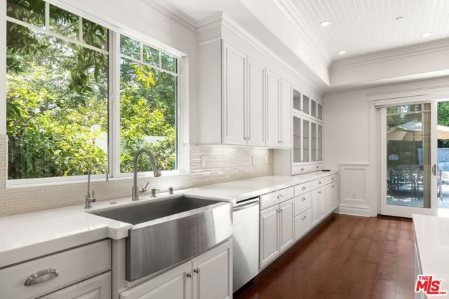 453 S Bentley Avenue, Los Angeles, CA 90049