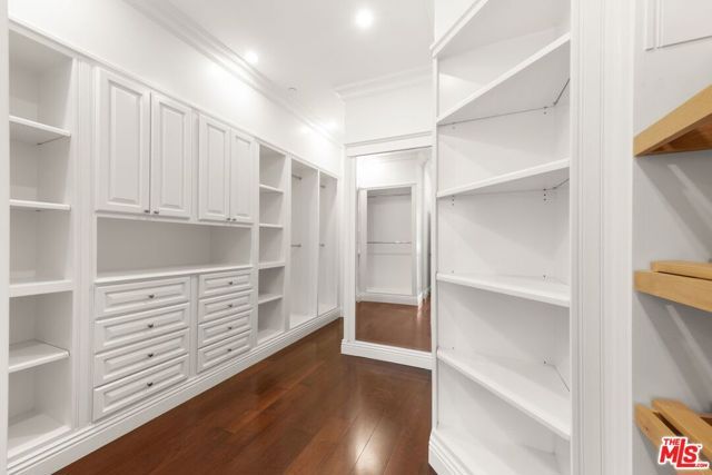 453 S Bentley Avenue, Los Angeles, CA 90049