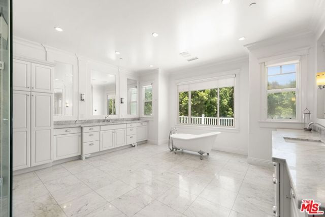 453 S Bentley Avenue, Los Angeles, CA 90049