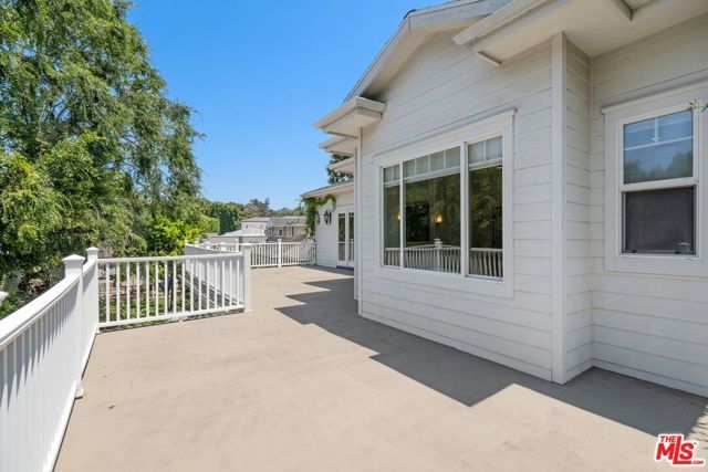 453 S Bentley Avenue, Los Angeles, CA 90049