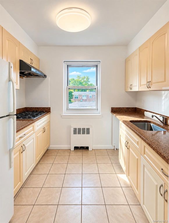 6938 Kissena Boulevard A, Flushing, NY 11367 — photo 3