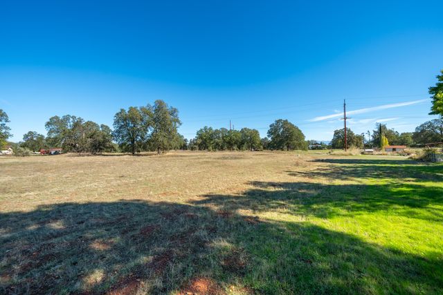 19660 Hendrika Way, Redding, CA 96003