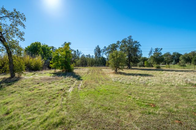 19660 Hendrika Way, Redding, CA 96003