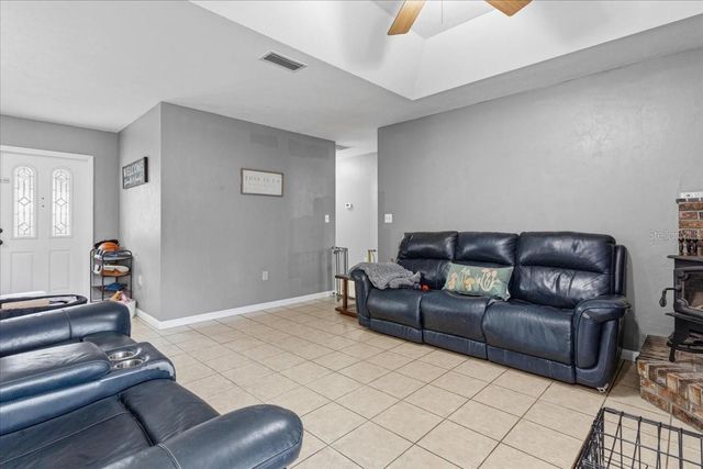 24055 NW 176TH AVENUE, High Springs, FL 32643