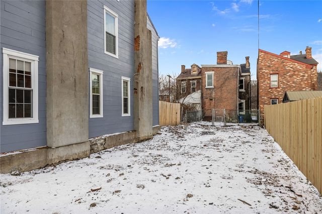 1319 Adams St, Manchester, PA 15233