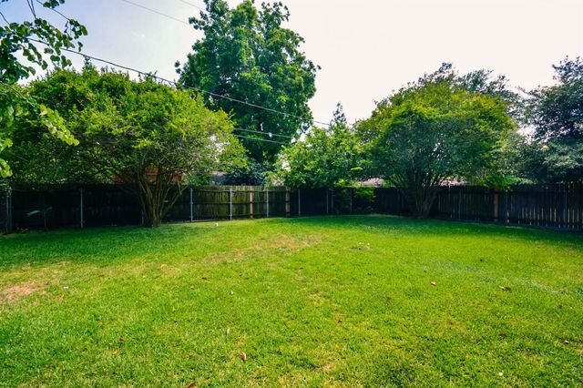 8407 Edgemoor Drive, Houston, TX 77036