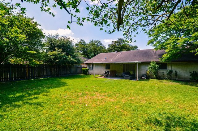 8407 Edgemoor Drive, Houston, TX 77036