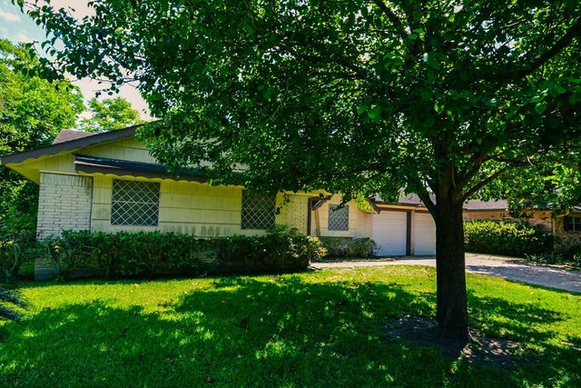 8407 Edgemoor Drive, Houston, TX 77036