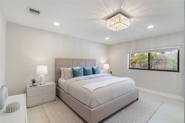 2280 NE 62nd Street, Fort Lauderdale, FL 33308