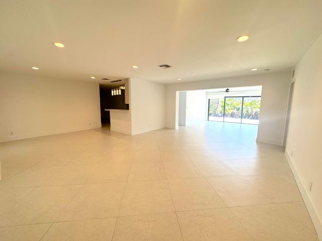 2280 NE 62nd Street, Fort Lauderdale, FL 33308