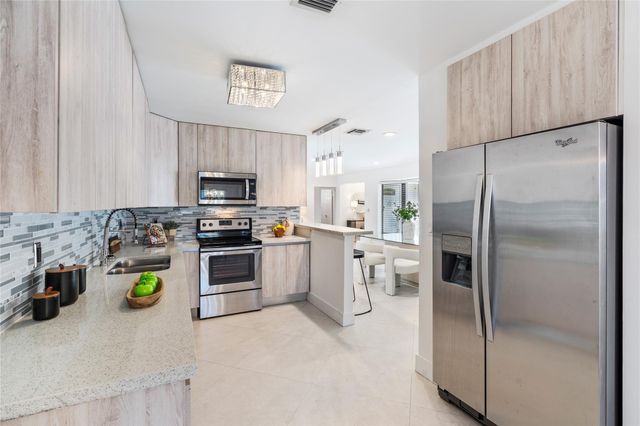 2280 NE 62nd Street, Fort Lauderdale, FL 33308