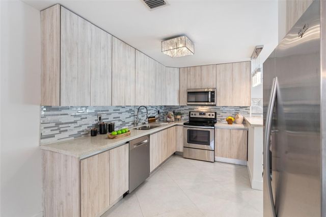 2280 NE 62nd Street, Fort Lauderdale, FL 33308
