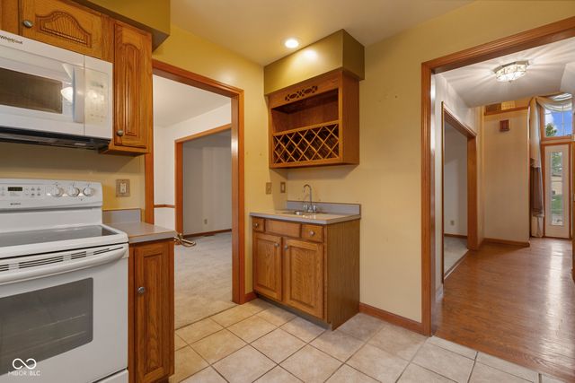 1266 Kensington Drive, Seymour, IN 47274