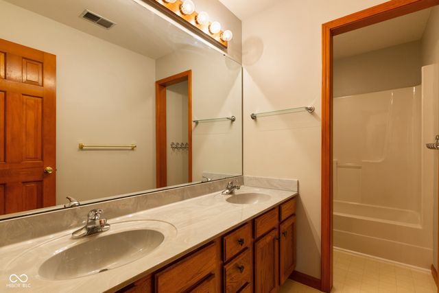 1266 Kensington Drive, Seymour, IN 47274