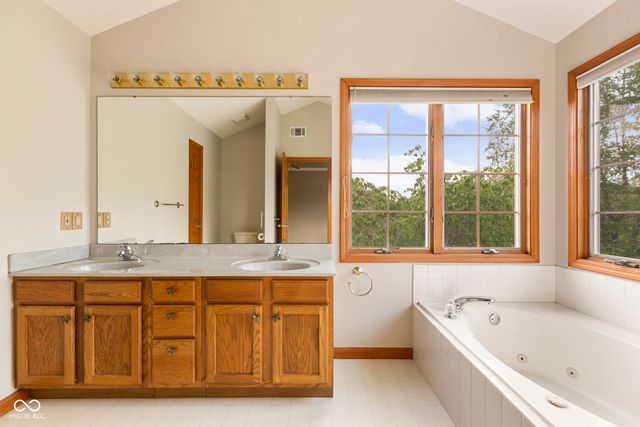 1266 Kensington Drive, Seymour, IN 47274