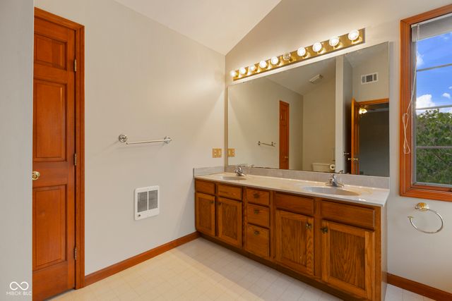 1266 Kensington Drive, Seymour, IN 47274
