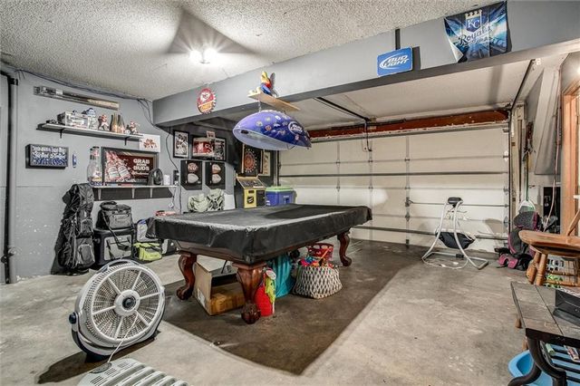 10119 Steele Road, Edwardsville, KS 66111