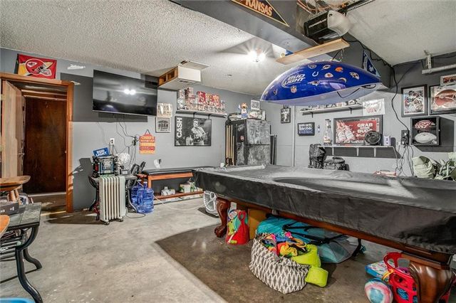 10119 Steele Road, Edwardsville, KS 66111