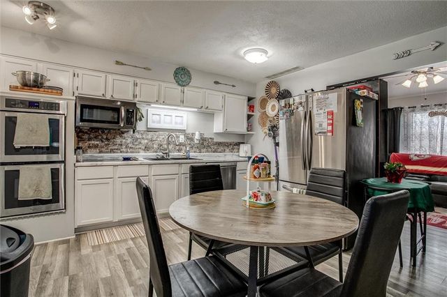 10119 Steele Road, Edwardsville, KS 66111