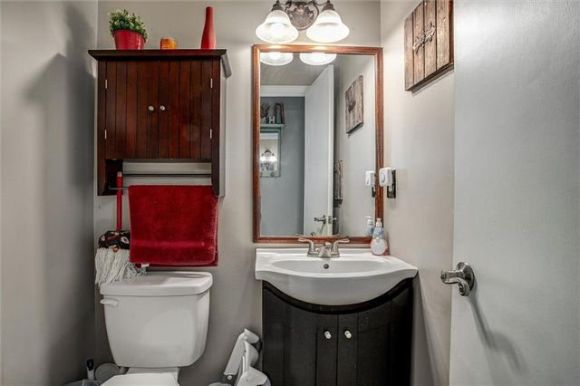 10119 Steele Road, Edwardsville, KS 66111