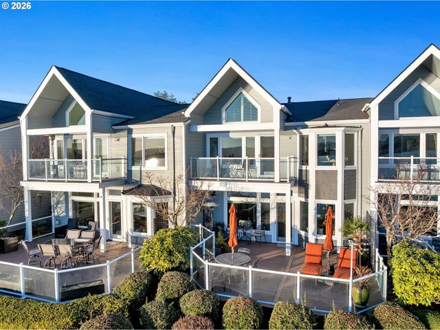 1421 Se COLUMBIA Way D7, Vancouver, WA 98661