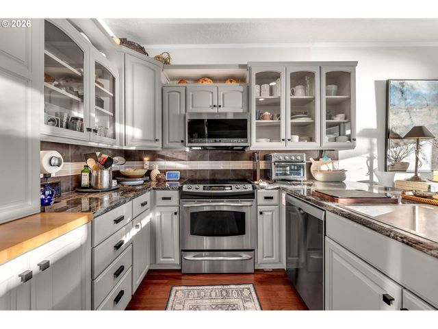 1421 Se COLUMBIA Way D7, Vancouver, WA 98661