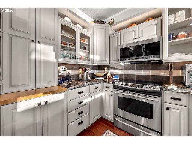 1421 Se COLUMBIA Way D7, Vancouver, WA 98661