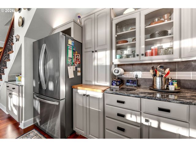 1421 Se COLUMBIA Way D7, Vancouver, WA 98661