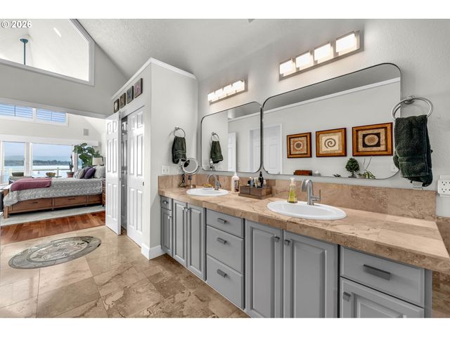 1421 Se COLUMBIA Way D7, Vancouver, WA 98661