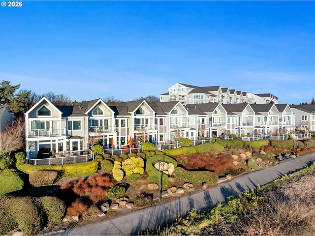 1421 Se COLUMBIA Way D7, Vancouver, WA 98661