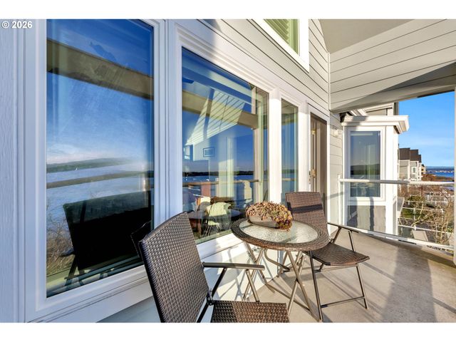 1421 Se COLUMBIA Way D7, Vancouver, WA 98661